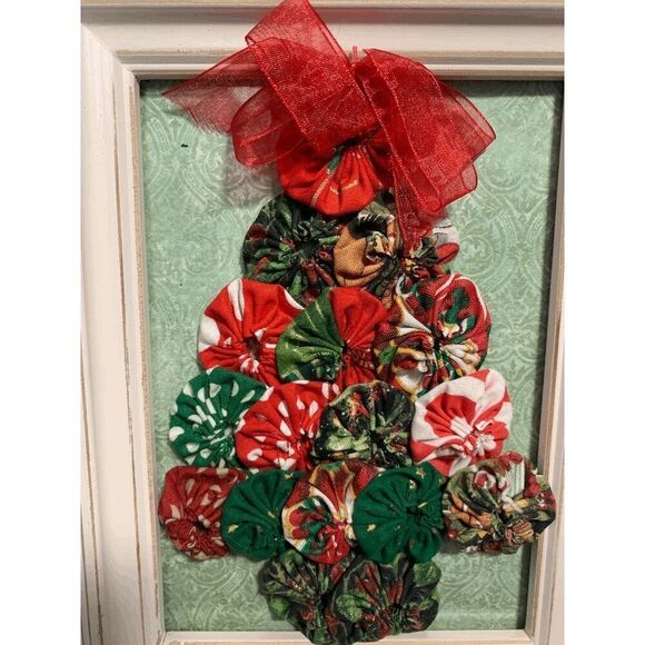 Handcrafted Picture Frame Yo Yo Fabric Christmas Tree Table Display - Picture 3 of 3